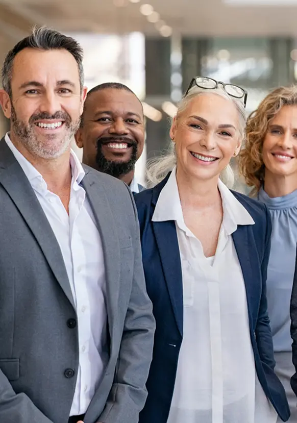 Groupe de personnes posant pour une photo